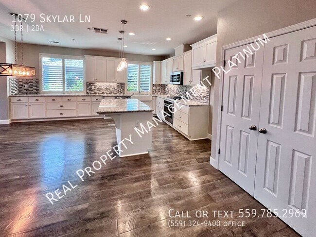 Foto del edificio - 1079 Skylar Ln