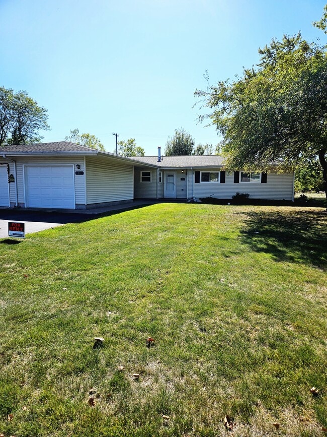 Building Photo - 65 Steele Cir