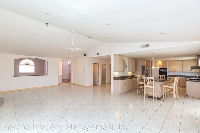 Building Photo - 3 br, 3.5 bath House - 7742 Madrilena Way