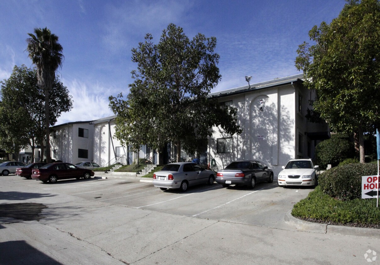 Primary Photo - 5845-5865 Lauretta St