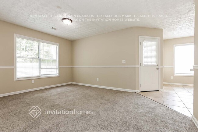 Building Photo - 3990 Piper Glen Dr NE