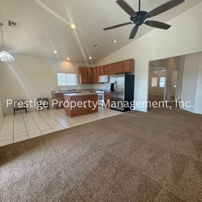 Foto del edificio - Beautiful Home with 3 Car Garage in Sonoran Ranch!