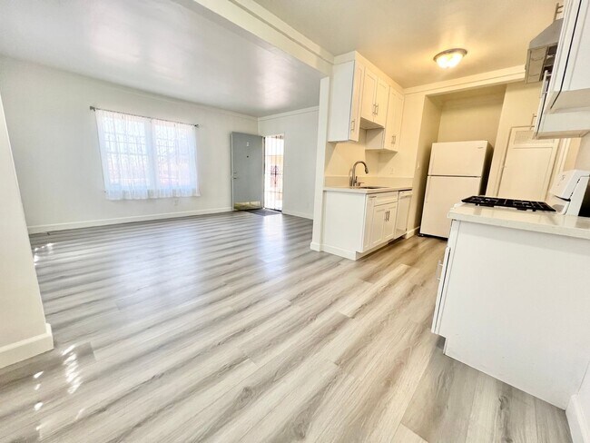Foto del edificio - Charming Alamitos Beach 1-Bedroom Condo