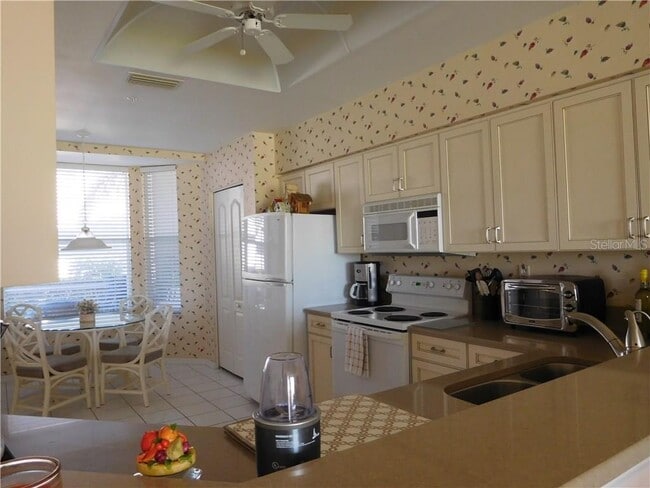 Building Photo - 9641 Castle Point Dr