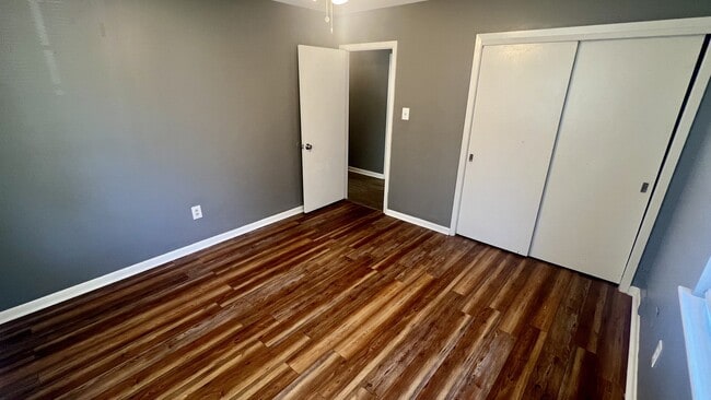 Building Photo - 281 Cardinal Dr