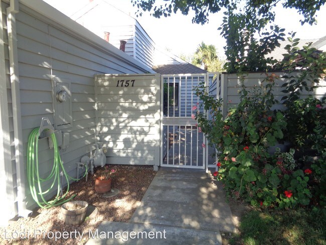 Building Photo - 3 br, 2 bath House - 1757 CAPE COD CIRCLE