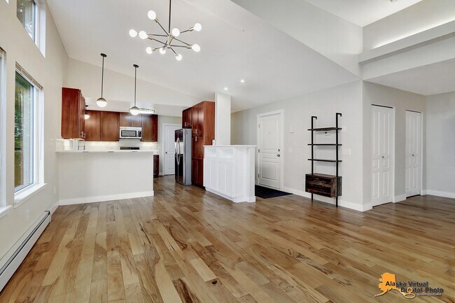 Building Photo - 717 O St