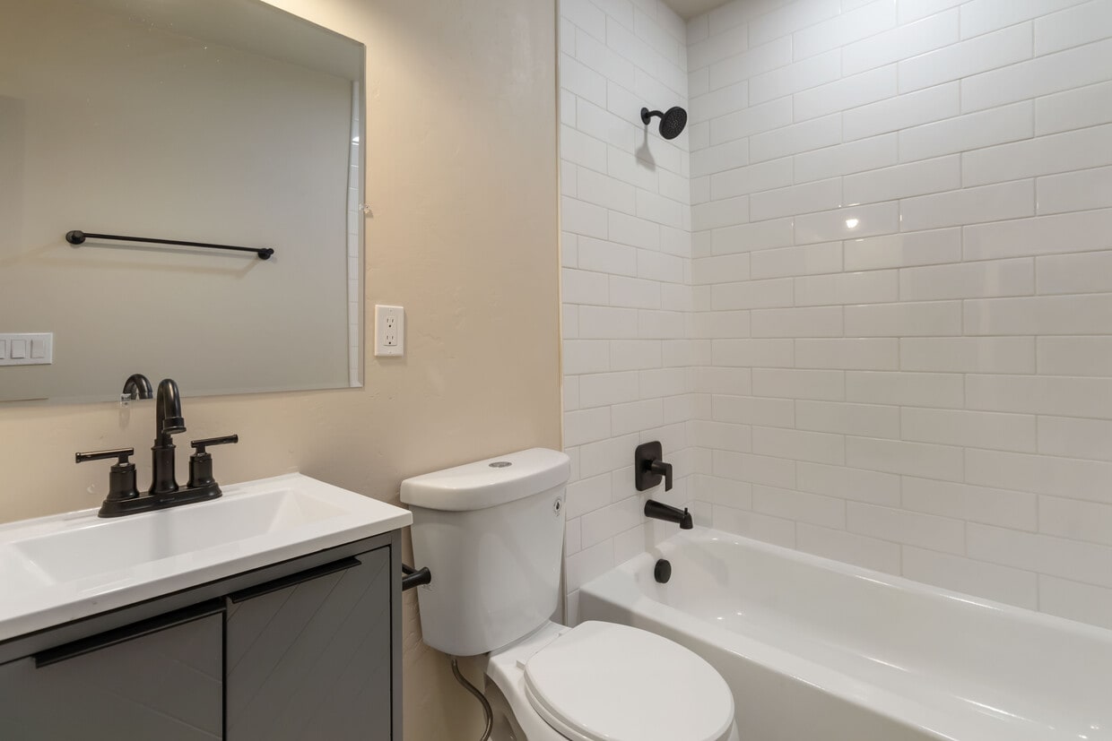 Primary Photo - 4320 SW 2nd Ave