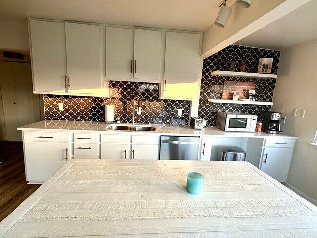 Foto del edificio - 3924 Whispering Oaks Pl