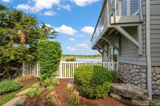 Foto del edificio - 19 Shorehaven Rd