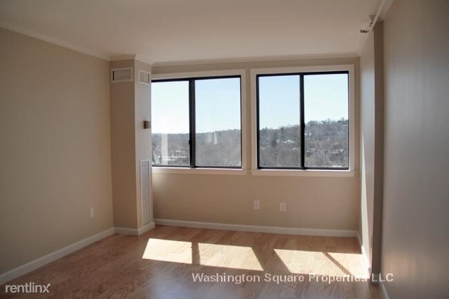 Building Photo - 1731 Beacon St