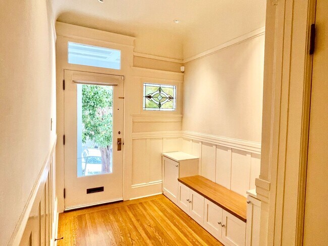 Foto del edificio - 2BR PLUS /1BA Prime Potrero Flat w/Private...