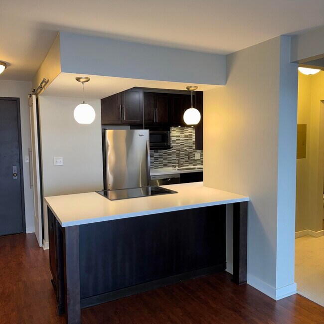 Foto del edificio - 1660 N Prospect Ave