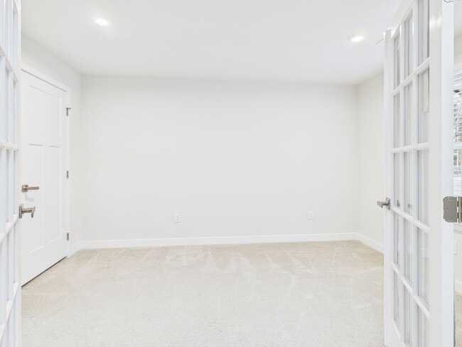 Building Photo - 428 Crofton Village Terrace