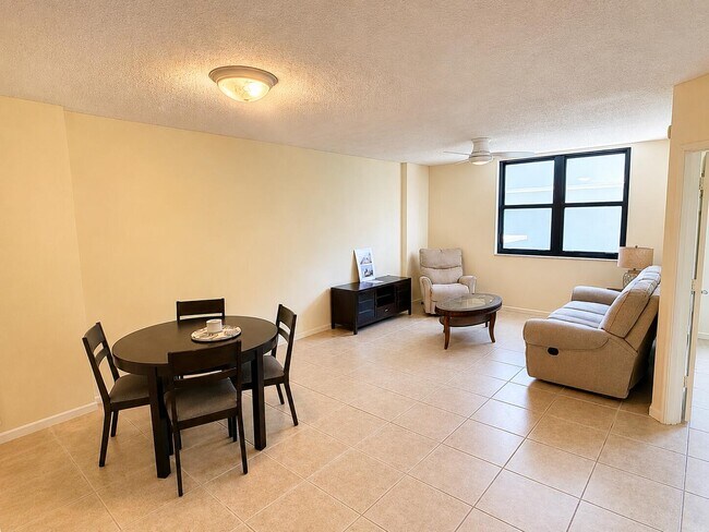 Foto del edificio - 651 Okeechobee Blvd