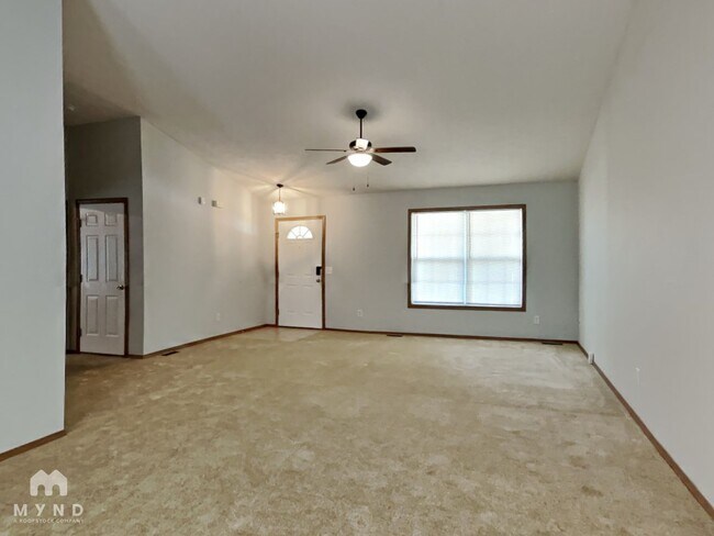 Building Photo - 528 N Claremont Pl