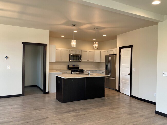 Kitchen - 5425 Vermeer Ln