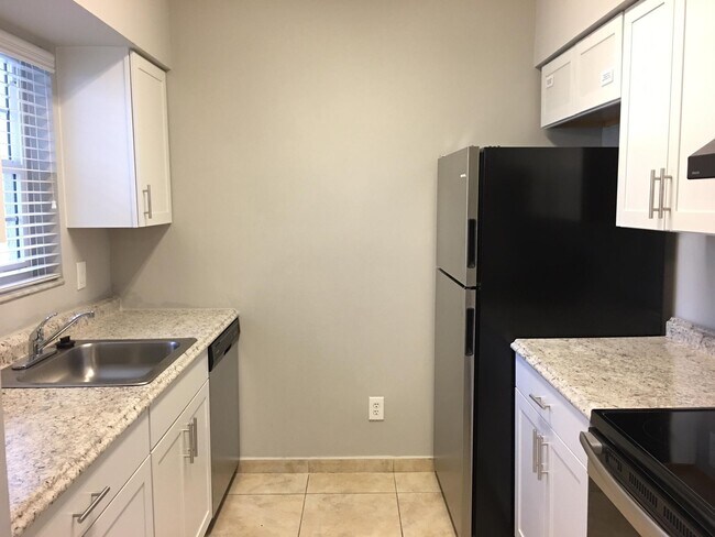Building Photo - 671 Cypress Lake Blvd