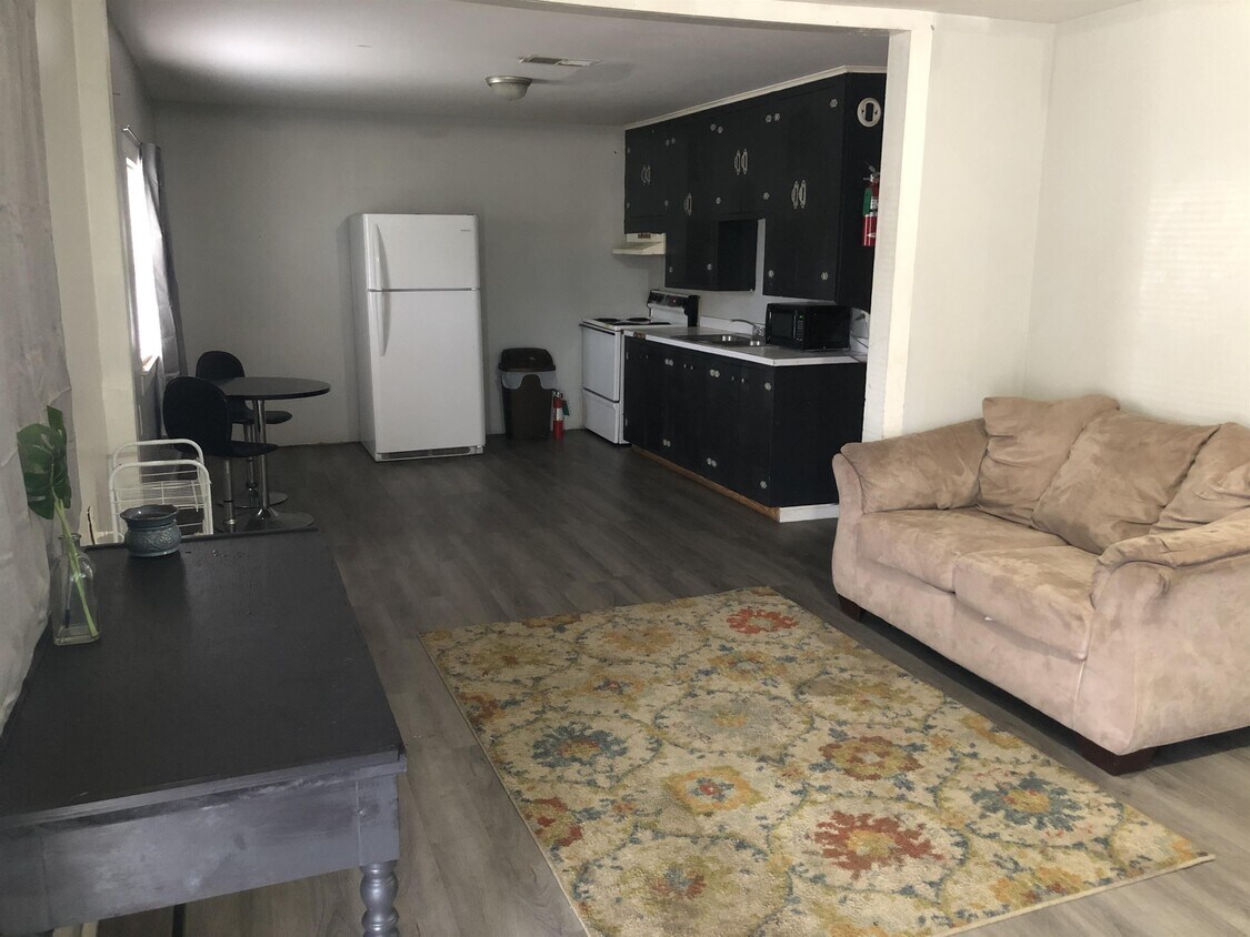 2641 E Napoleon St Unit 9, Sulphur, LA 70663 Room for Rent in Sulphur