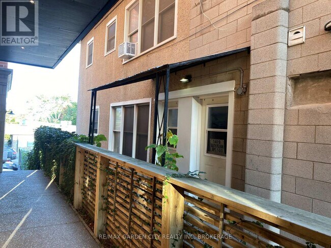 Photo du bâtiment - 1419 Pelham St