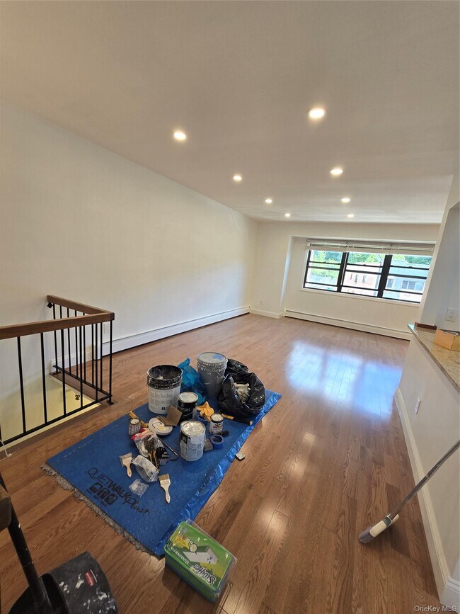 Foto del edificio - 240-36-240-70 70th Ave
