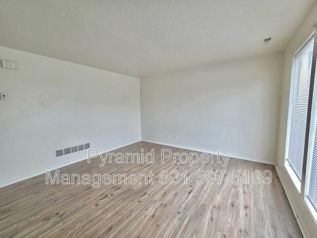 Foto del edificio - 5571 S 2800 W