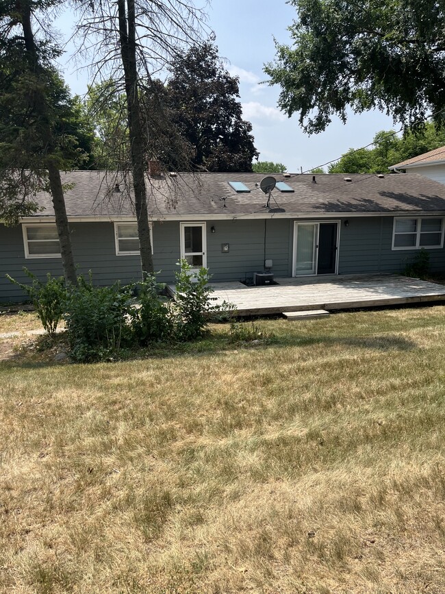 Building Photo - 3724 Thornwood Dr