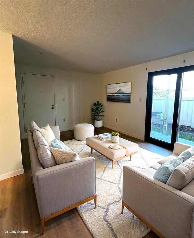 Foto del edificio - 1 Village Hill Ln