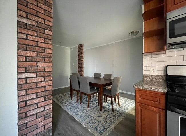 Building Photo - 614 Borbeck Ave