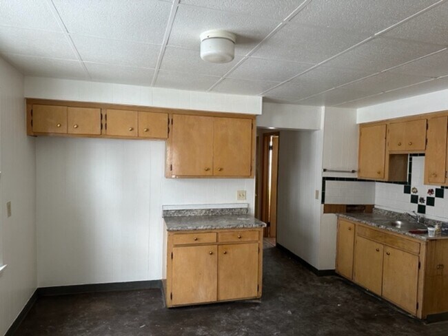 Building Photo - 793 Wayside Rd