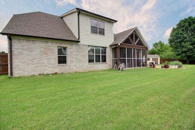 Building Photo - Spacious 5BR House in Collierville