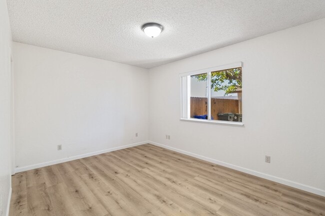Building Photo - 21345 Klamath Rd