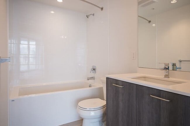 Building Photo - Centre South - 2504