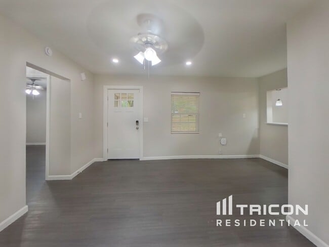 Foto del edificio - 4223 Dinglewood Ave