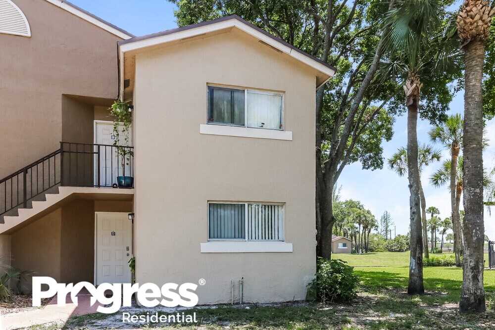 Foto principal - 948 Lake Victoria Dr