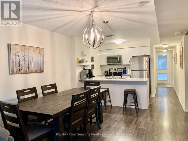 Building Photo - 4 Cove Ct