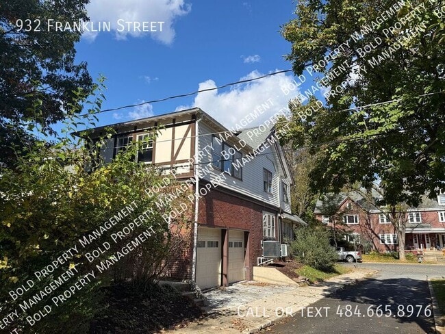 Building Photo - 932 Franklin St