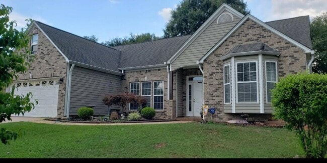 Building Photo - 103 Lantana Ct