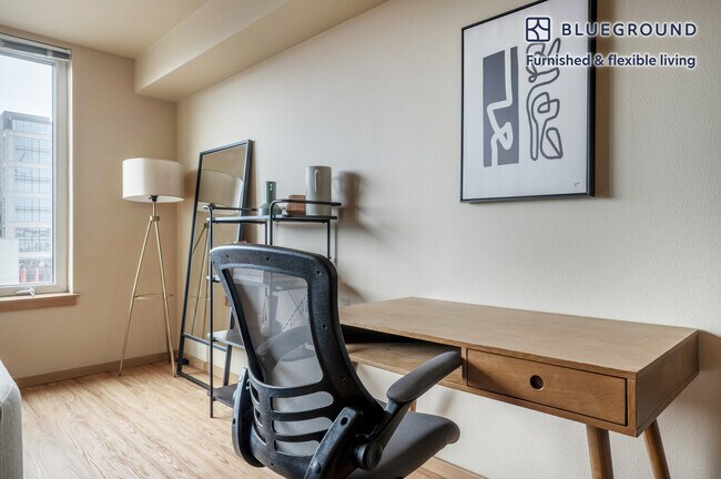 Building Photo - 708 6th Ave N