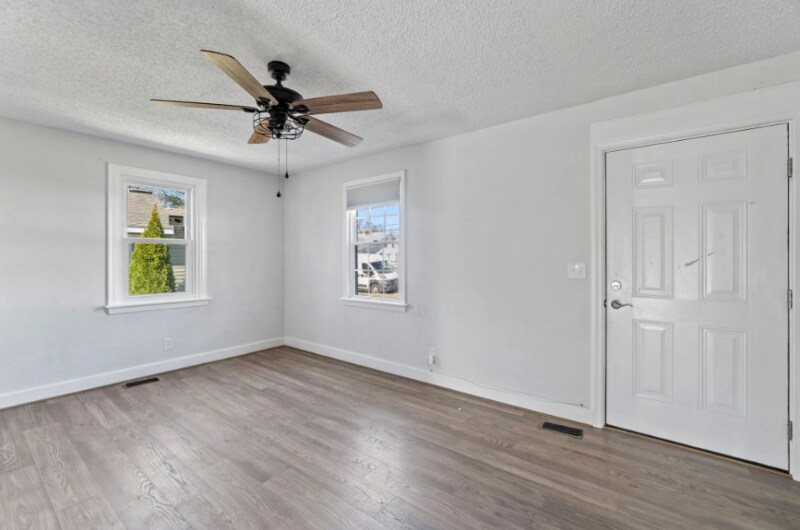 Foto principal - 4865 Hampshire Ave