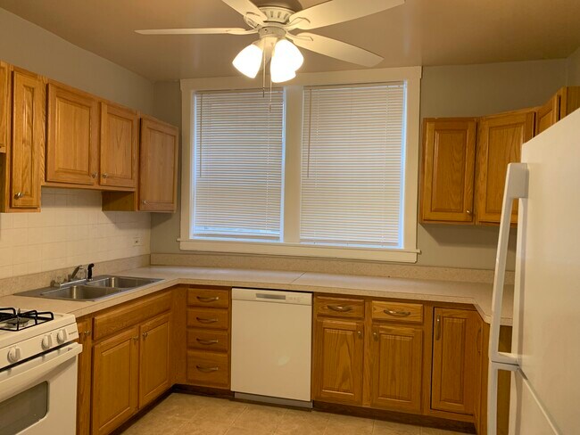 Kitchen - 1504 Pitner Ave
