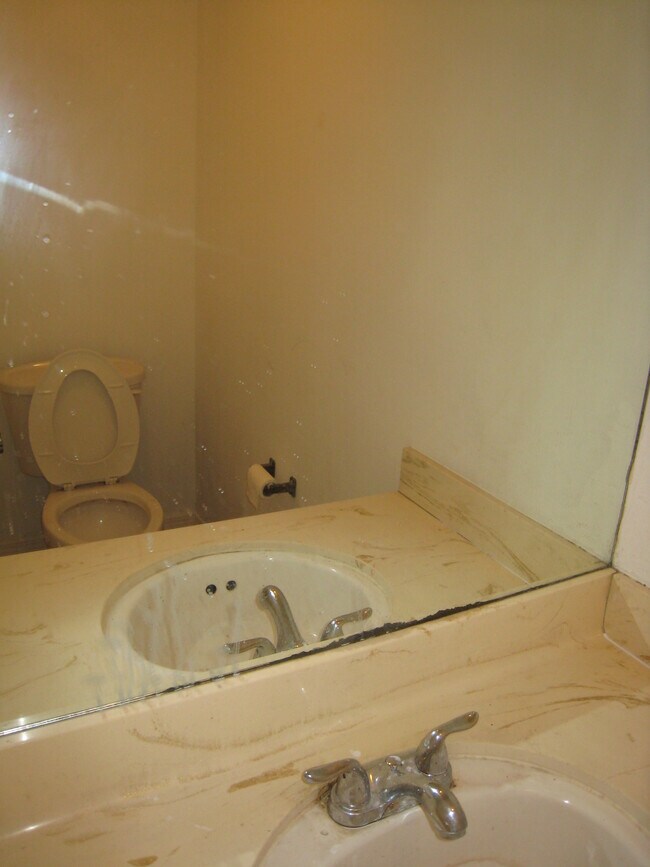 Foto del edificio - 719 N Eucalyptus Ave