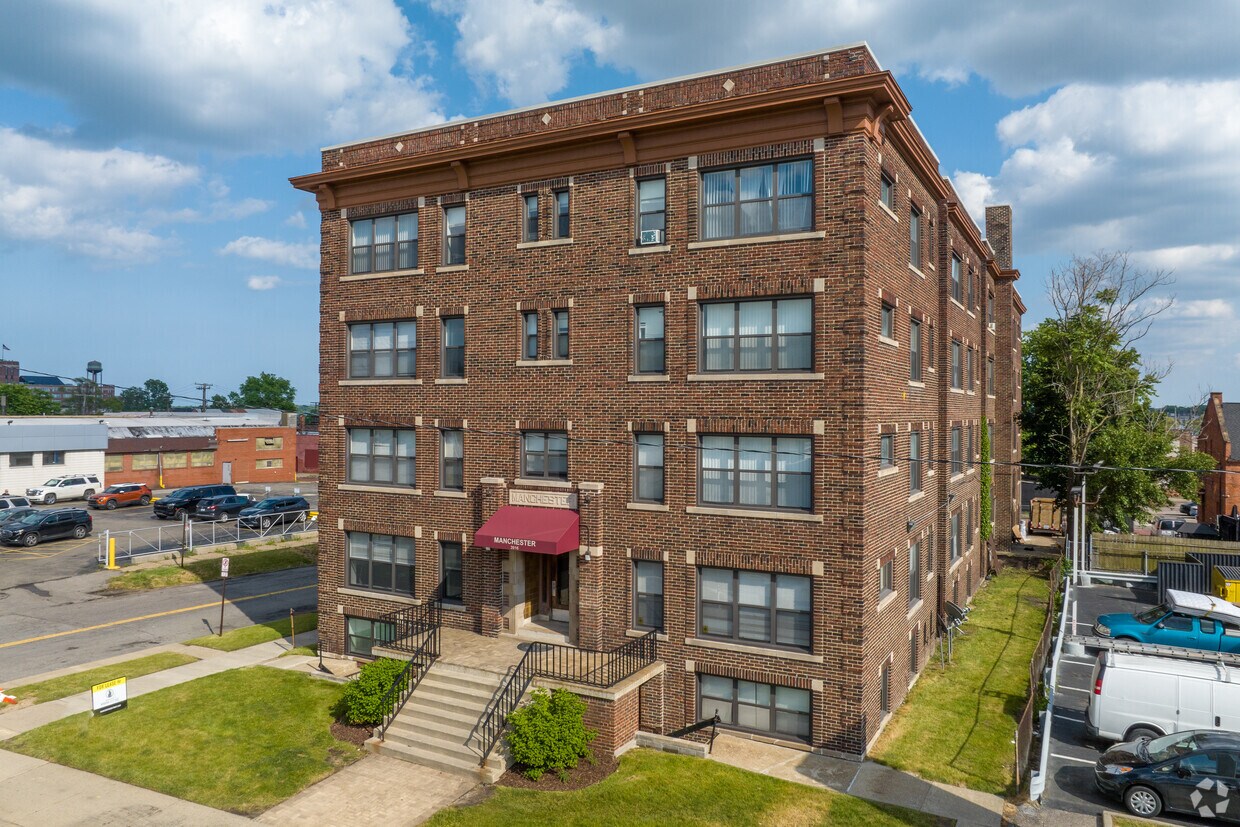 Manchester Apartments 2016 E Jefferson Ave Detroit, MI Apartments
