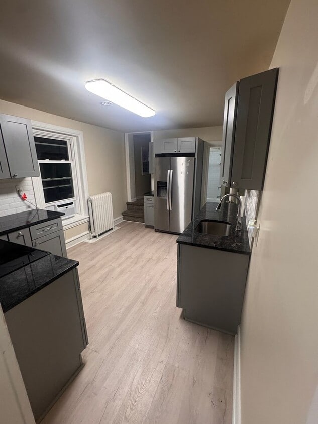 Photo - 4241 Main st