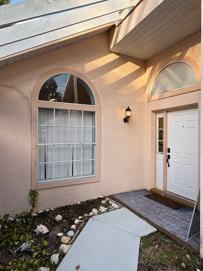 Building Photo - 3/2 with 2 car garage in great location