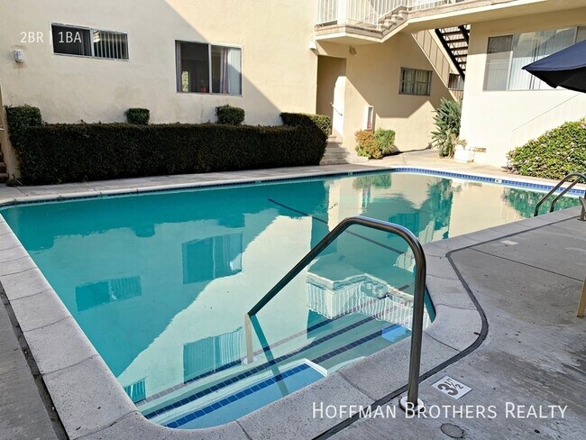 Foto del edificio - 1521 E Windsor Rd