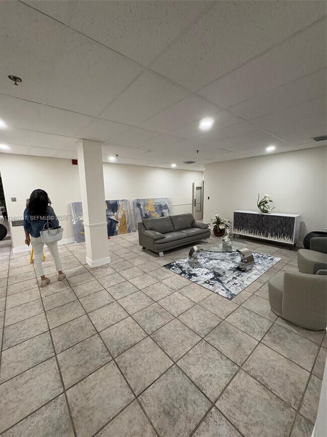 Building Photo - 900 NE 195th St