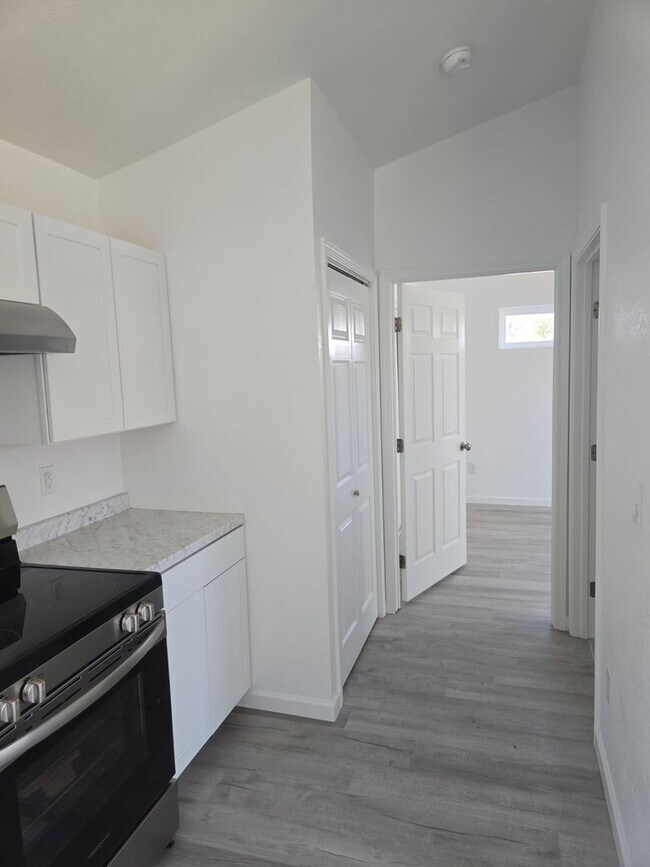 Foto del edificio - 3421 E McKinley Ave