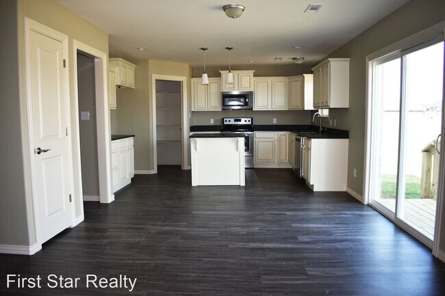 Building Photo - 4 br, 2 bath House - 550 Captain Marshal S...