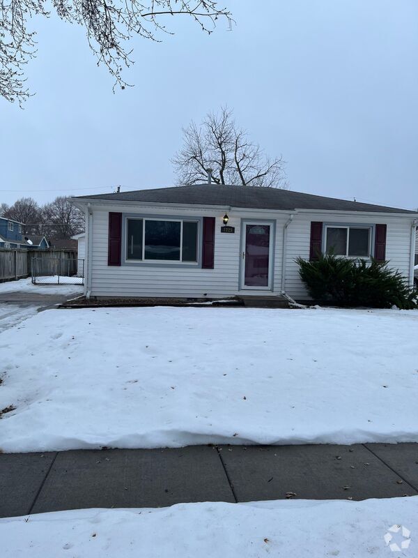 Hubbard Place Houses under 3,000 Lincoln, NE 1 Homes